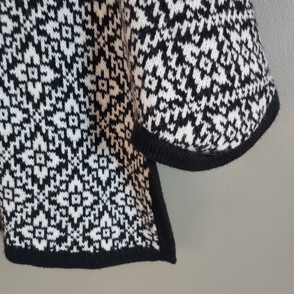 Alpaca Wool Made in Peru Sweater Poncho - Picture 4 of 6